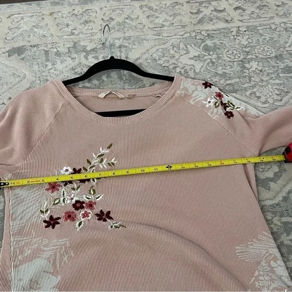 Soft Surroundings Pink Floral Embroidered Thermal Bell
Cuff Top Small - Picture 5 of 9